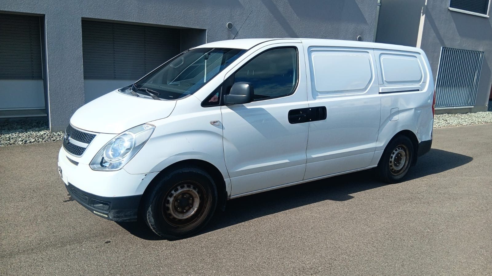 Hyundai Nutzfahrzeuge: HYUNDAI H-1 Cargo 2.5 – Gebraucht aus Rebstein von TonyRasta-Autohandel 2