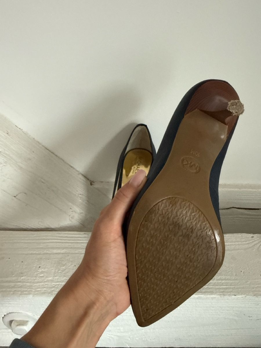 Michael Kors Damenschuhe: Michael Kors Damenschuhe Pumps Navy Grösse 41 – Gebraucht aus Andhausen von Ste_senn 2