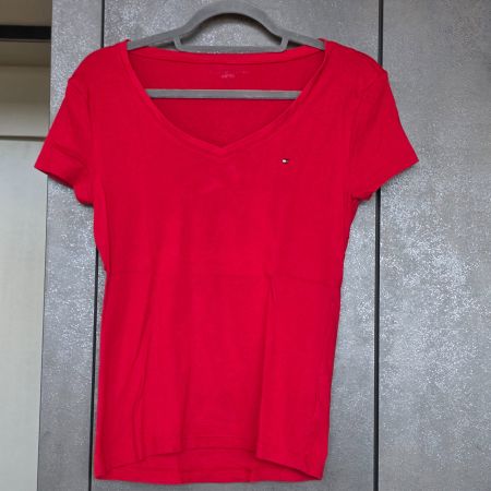 🐸 TOMMY HILFIGER T-SHIRT V-AUSSCHNITT ROT