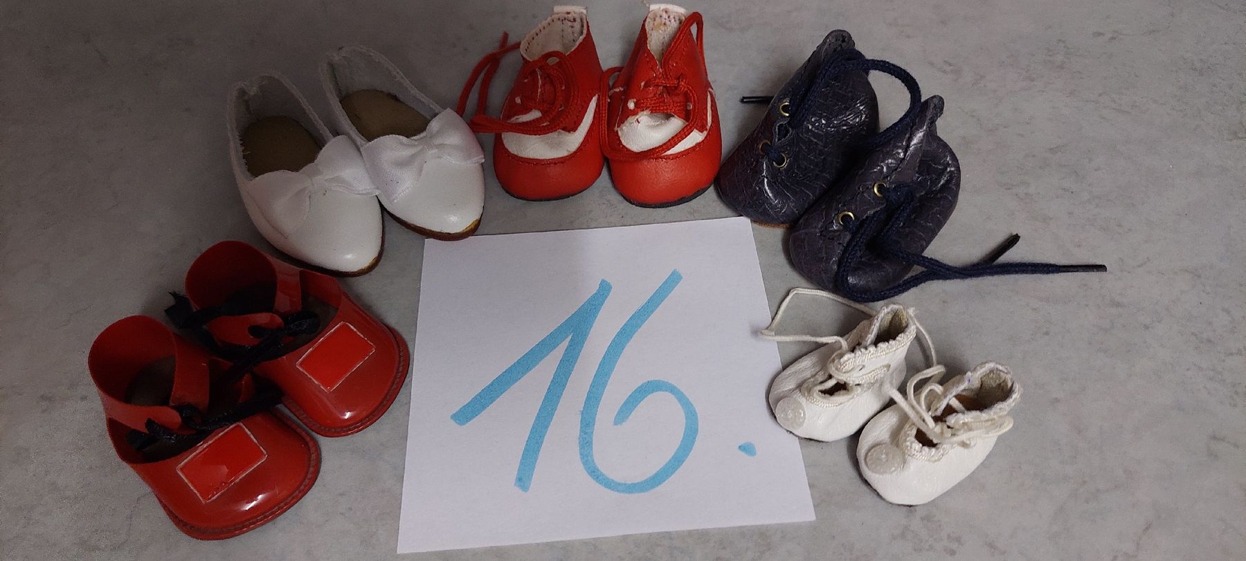 Bambole: 5Paar Puppenschuhe  – Usato da Muri AG venduto da nindo1