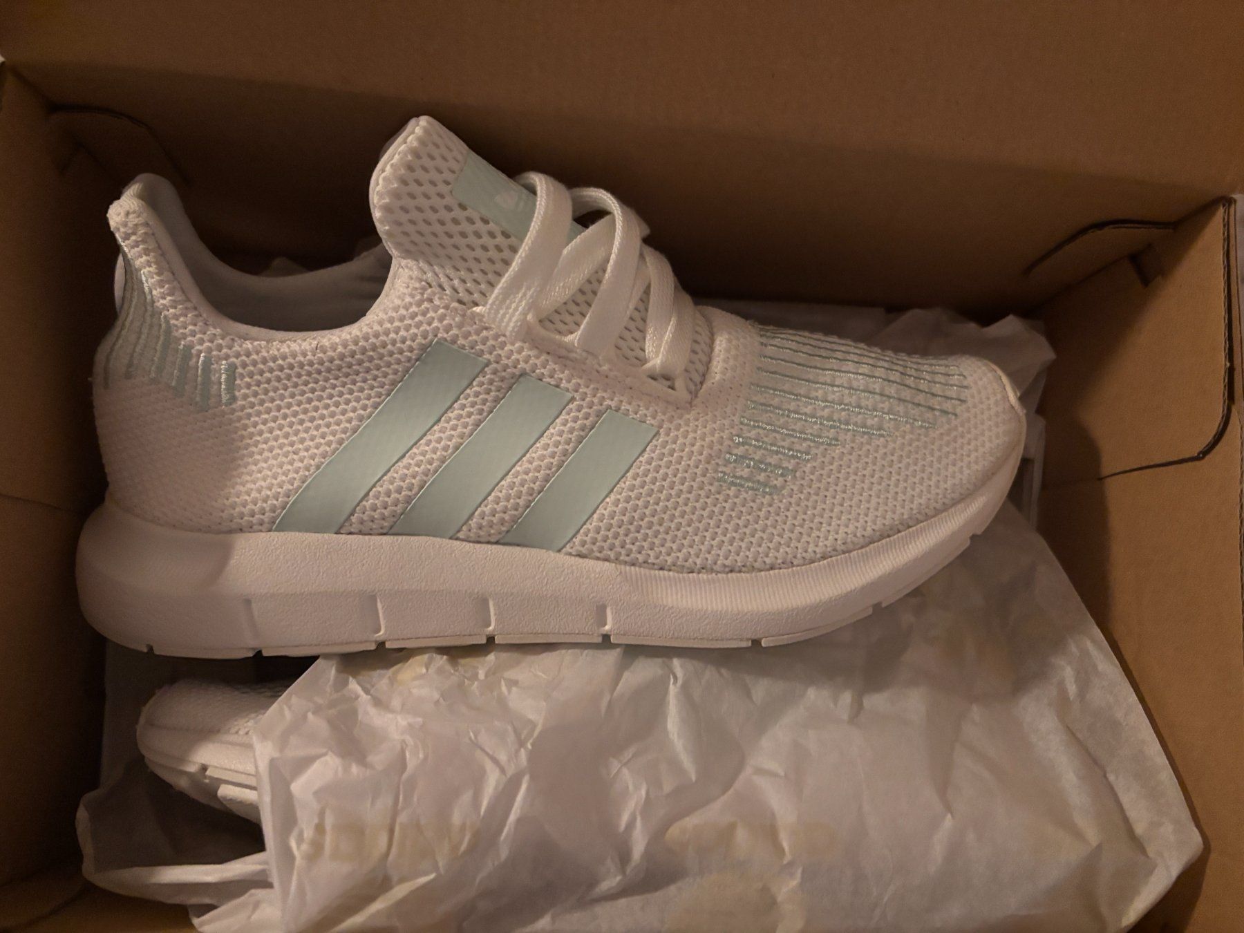 Adidas Scarpe da donna: Adidas Swift Run – Nuovo e nell'imballaggio originale da Birmensdorf ZH venduto da CAS-ZRH