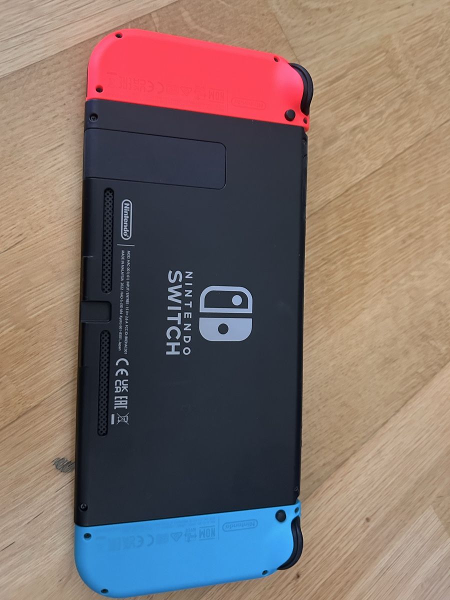 Nintendo Manettes: Nintendo Switch Konsole mit Dockingstation gebraucht – Neuf (Voir description) à Winterthur par Lili.shef 1