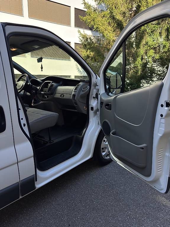 Veicoli commerciali: RENAULT Trafic T29 dCi145 – Usato da Hombrechtikon venduto da Tazzfilms 3