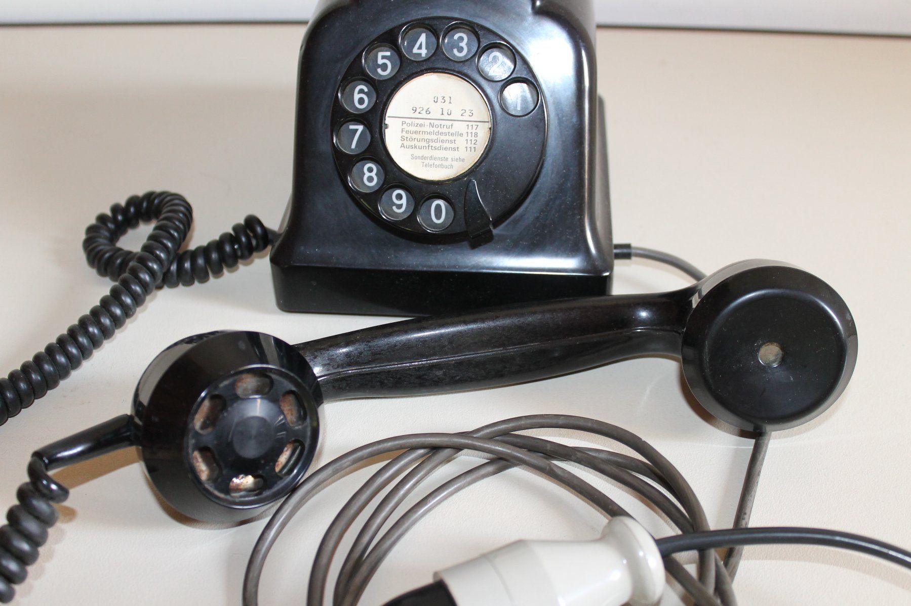 Téléphones: Altes, schwarzes Drehscheibentelefon – D'occasion à Kirchlindach par hekilida 3