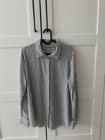H&M gestreifte Bluse – Grösse M