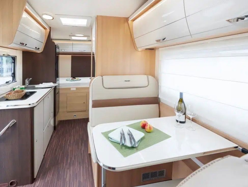 Véhicules de camping: Wohnmobil zu vermieten 6 Plätzer – D'occasion à Aeschiried par Camperfeeling 4