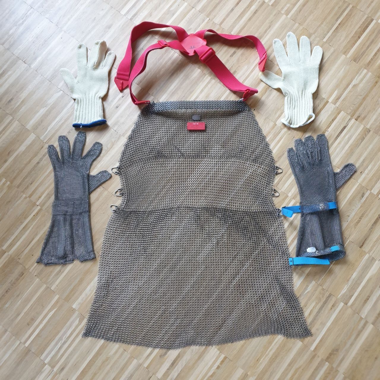 Altro per Abbigliamento & Protezione sul lavoro: METZGER STECHSCHUTZSCHÜRZE, -HANDSCHUHE EUROFLEX – Usato da Urnäsch venduto da Nakamotix
