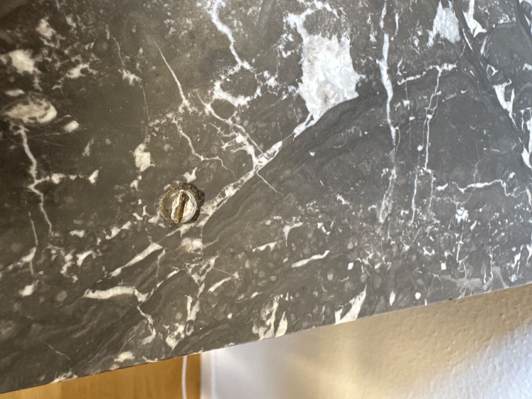 Tavoli: Antiker Tisch mit Marmorplatte – Usato da Basel venduto da hurschlp 6