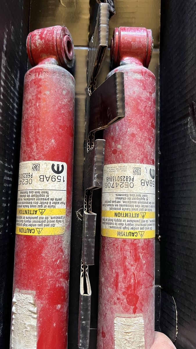 Jeep Tutti pezzi di ricambio auto: Vendo KIT rialzo Jeep Completo! – Usato da Brè sopra Lugano venduto da micheleschmid 5
