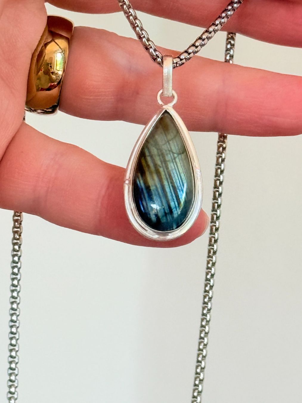 Catenine: Collier pendentif larme en labradorite élégant – Nuovo e nell'imballaggio originale da Genève venduto da AWWA 2