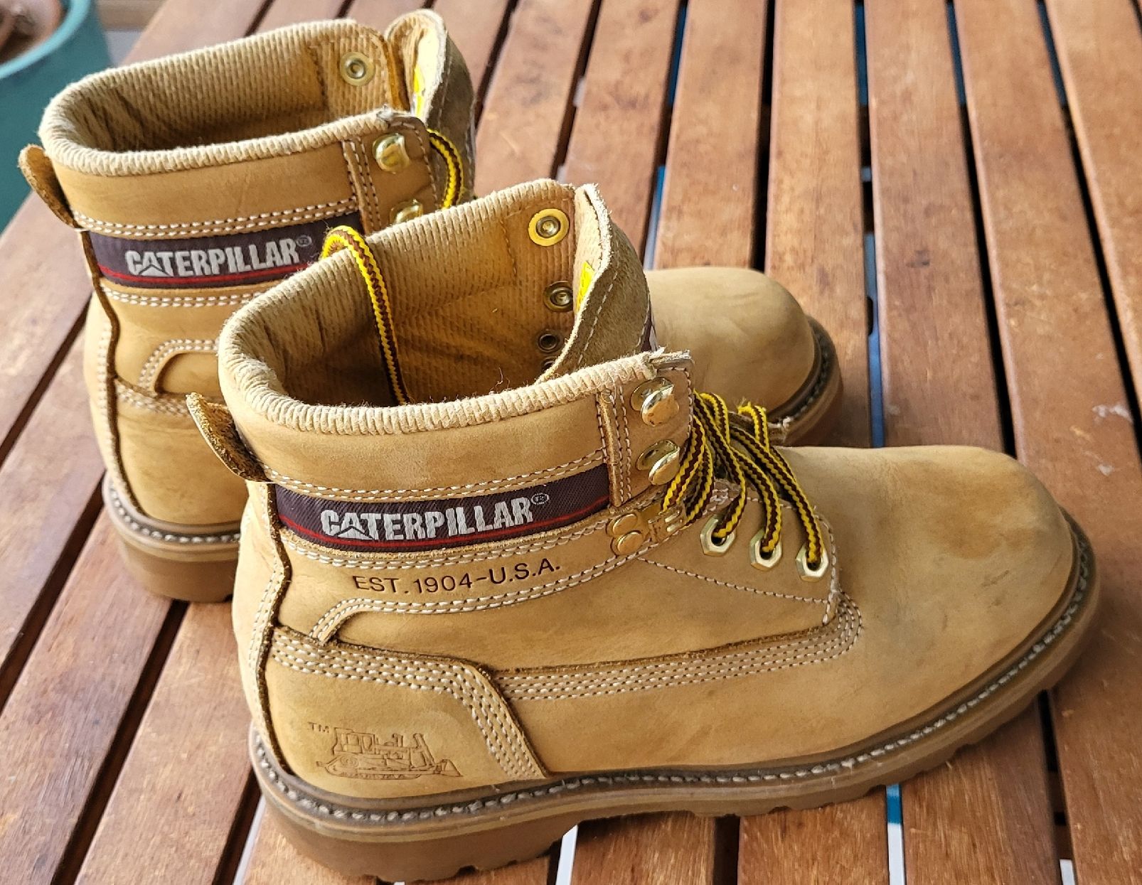 Caterpillar Scarpe da donna: Caterpillar Boots usa 37/5 – Usato da Unterseen venduto da rej_lnk9 1