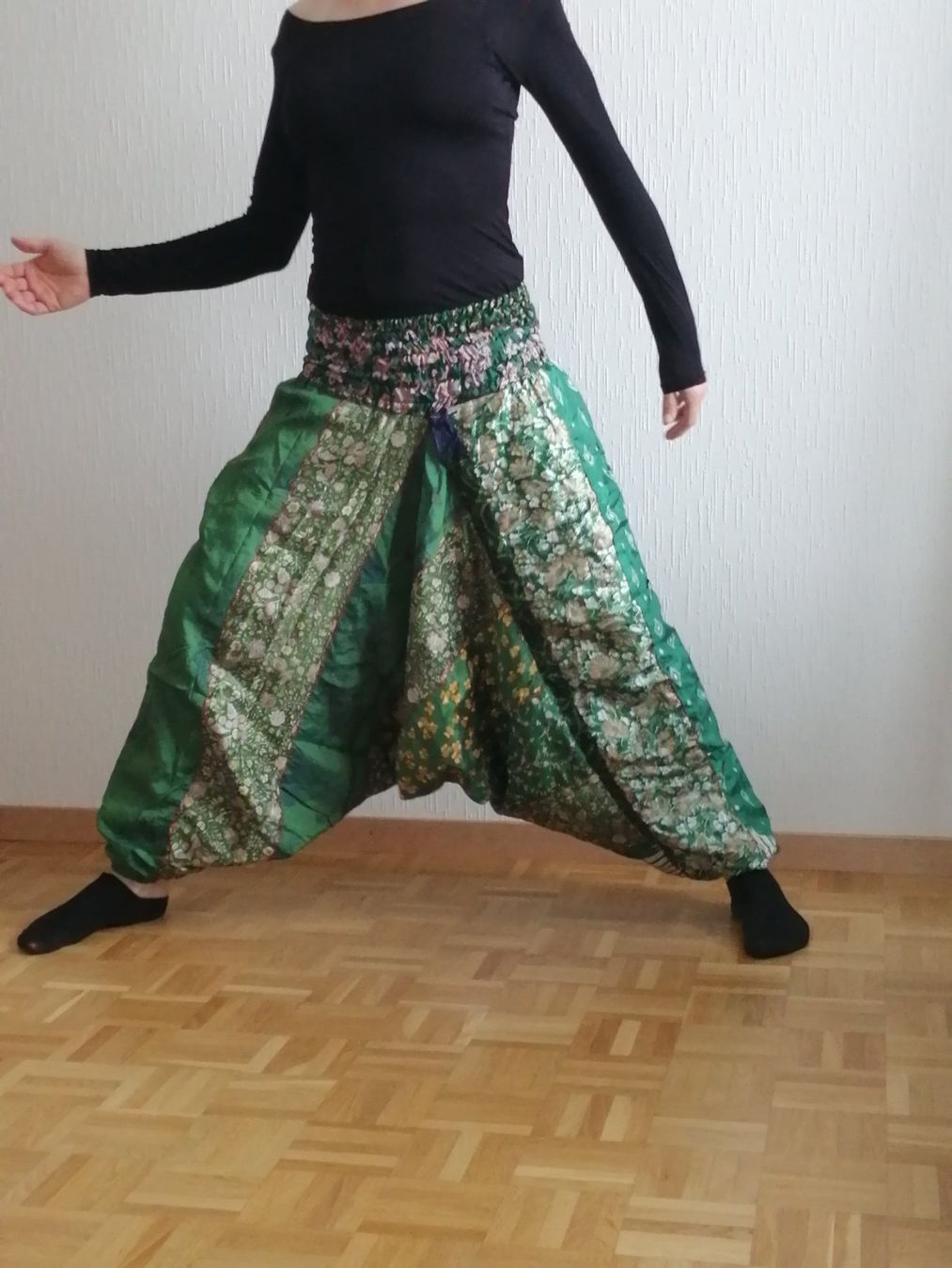 Pantaloni: Sarouel en soie verte – Nuovo (secondo la descrizione) da La Tour de Trême venduto da mar_p78p 3