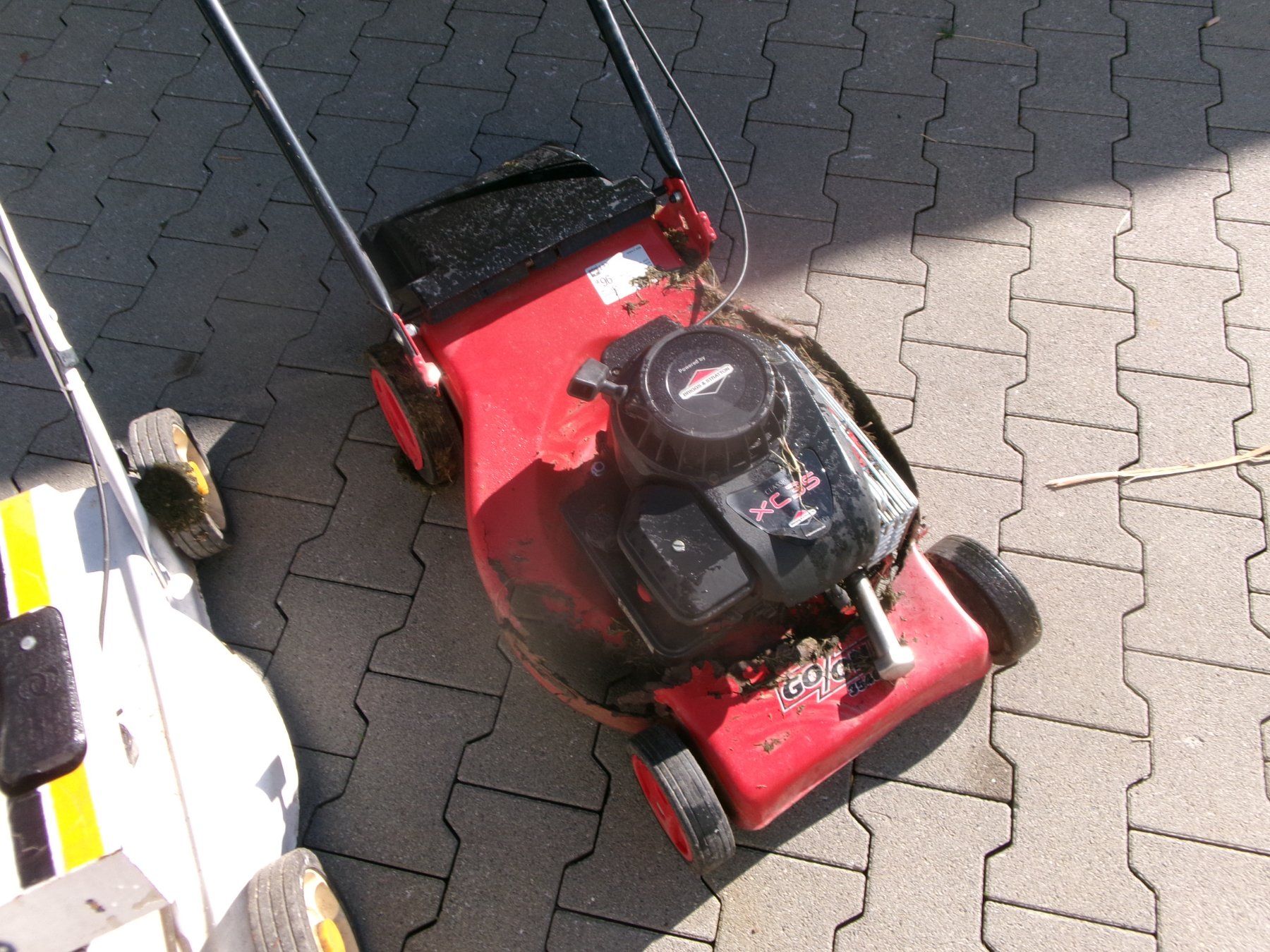 Rasenmäher: Benzin -Rasenmäher -  2 Stück  - – Defekt aus Eschenbach SG von GM-29 1