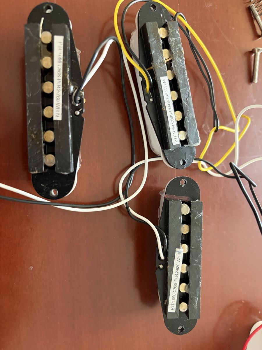 Squier Strumenti musicali: Squier by Fender Pick ups – Nuovo (secondo la descrizione) da Riehen venduto da Pnewyork 1