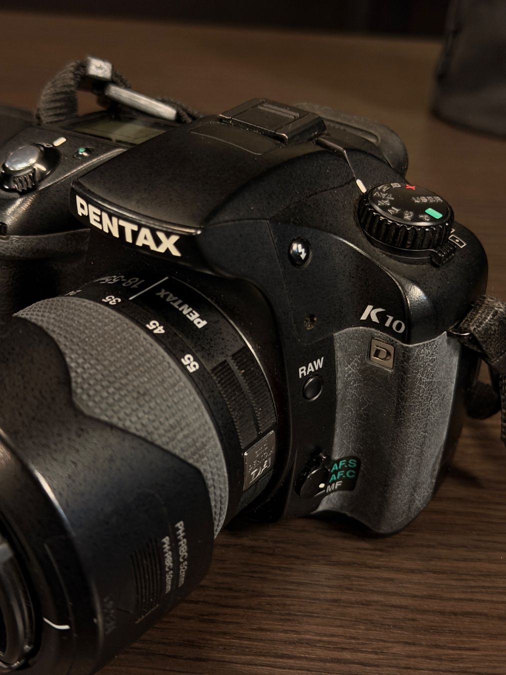 Pentax Fotocamera: Pentax K10 mit Objektiv 18-55mm – Usato da Küsnacht ZH venduto da Icon21 2