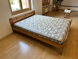 Kiefer-Bett 160 x 200 cm mit Lattenrost und Matratze