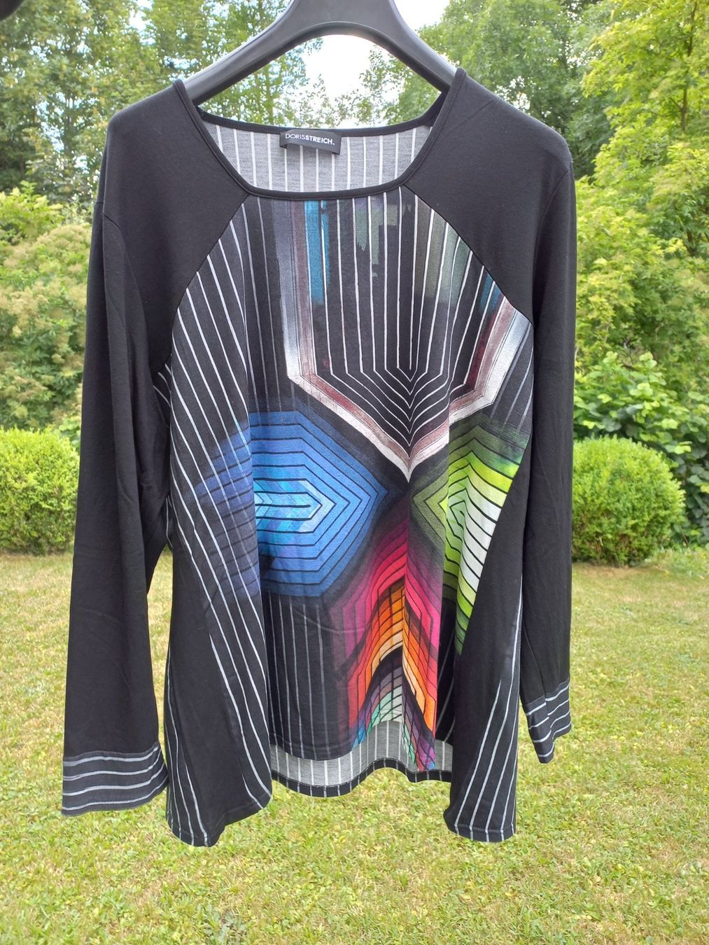 Doris Streich T-shirt: Langarm-Shirt mit Muster von Doris Streich Gr. 52 – Nuovo (secondo la descrizione) da Oberuzwil venduto da venditum.