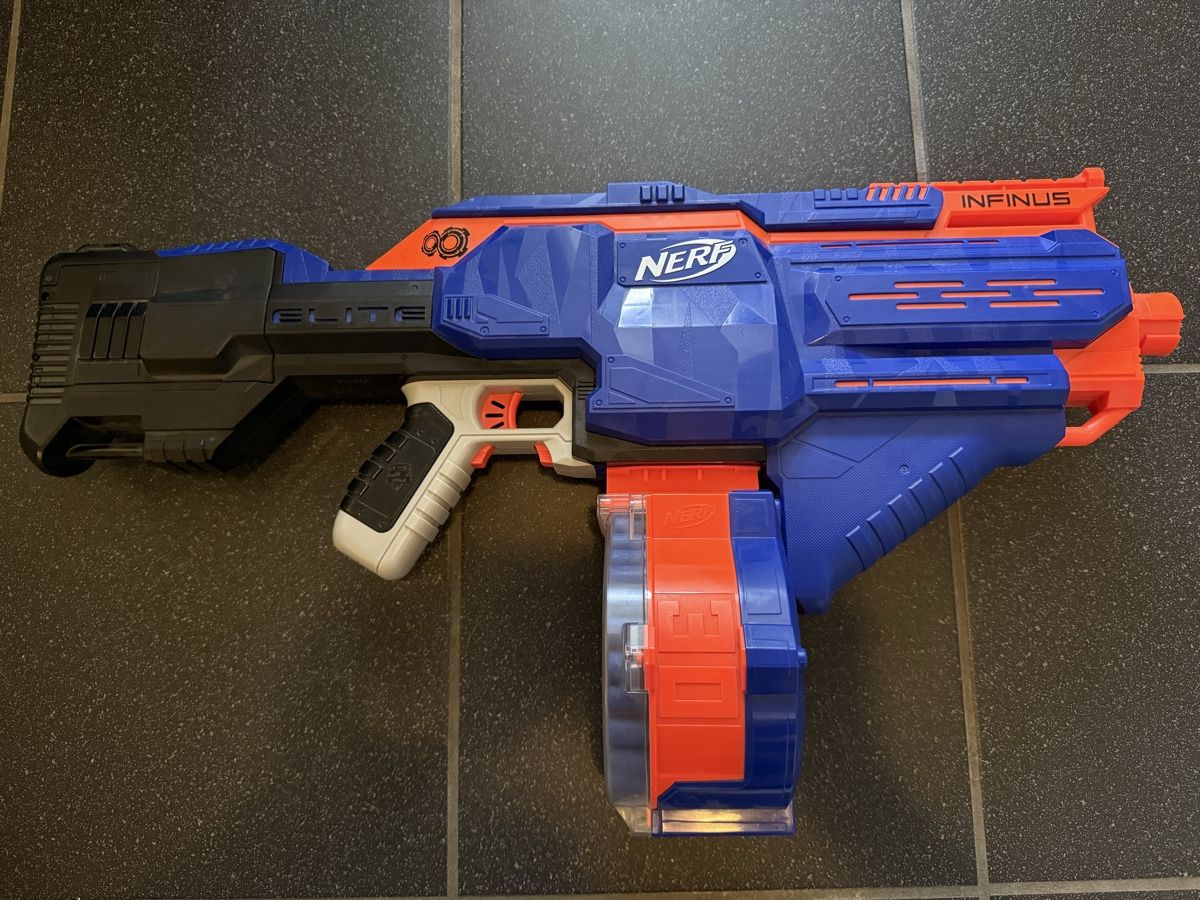 Nerf Jouets: Nerf Infinus + 30 Pfeile – D'occasion à Eglisau par Luzy67