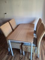 Holztisch 4 Pers. 130x70x75cm und 4 Stühle inklusive Kissen