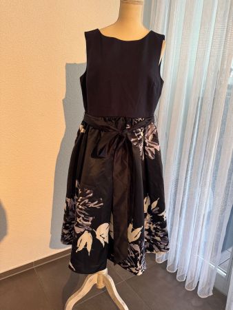 Elegantes Cocktailkleid von Christian Berg, Grösse 42