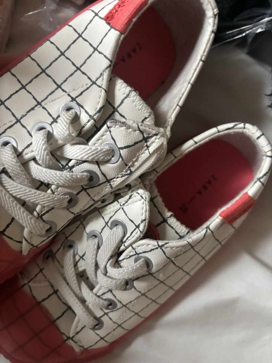 Scarpe per ragazze: Lot de chaussures fille – Usato da Neuchâtel venduto da Pandialfen 2