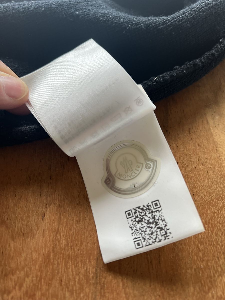 Moncler Copricapi, berretti & cappellini: Moncler Mütze original  – Nuovo (secondo la descrizione) da Schindellegi venduto da rob_xqj8 2