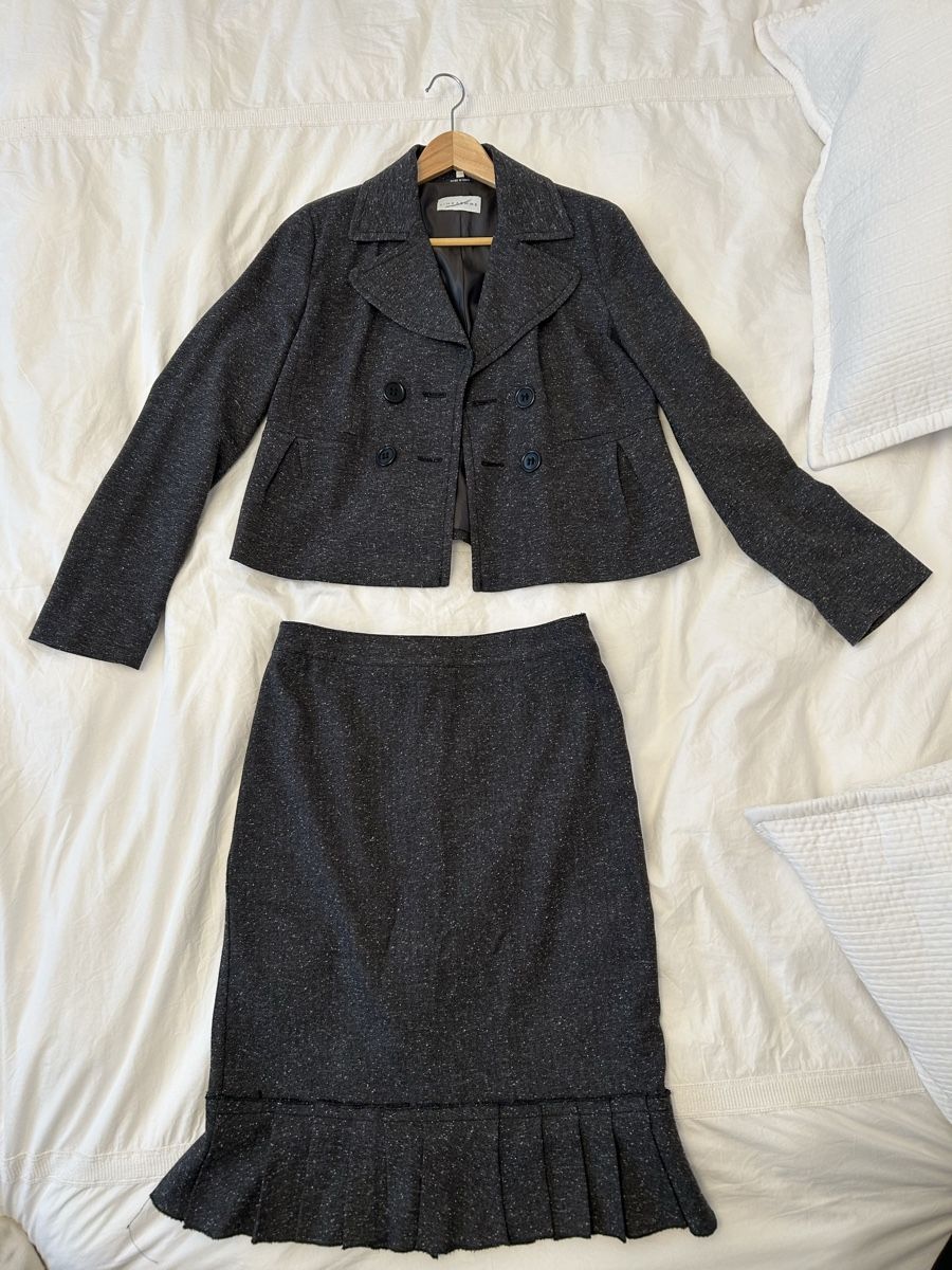 Completi & Tailleur: Grauer Anzug mit Rock – Usato da Walchwil venduto da Ser_y8w5