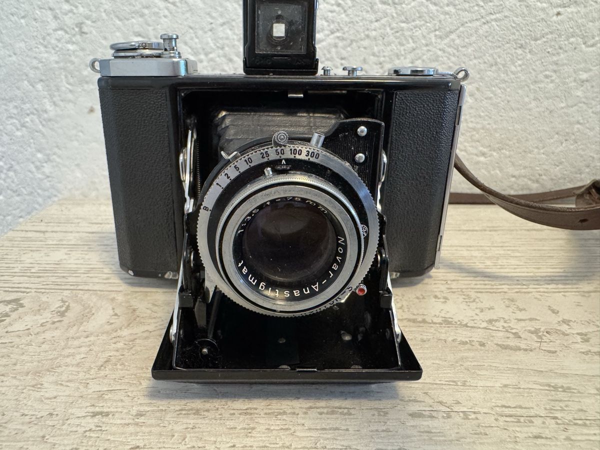 Zeiss Fotocamera: Zeiss ikon ikonta 521/16 kamera – Usato da Zunzgen venduto da milesdavis76