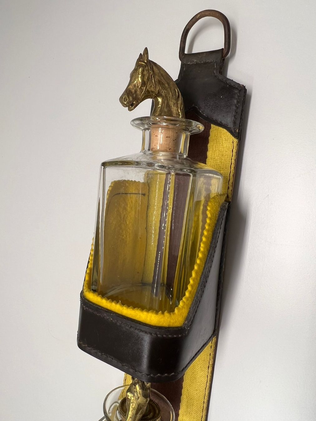 Alle Dekorationen: Pferde-Whiskey-Flaschen-Wandhalter antik – Gebraucht aus Zürich von Sebi999 4