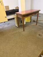 Tisch aus Holz