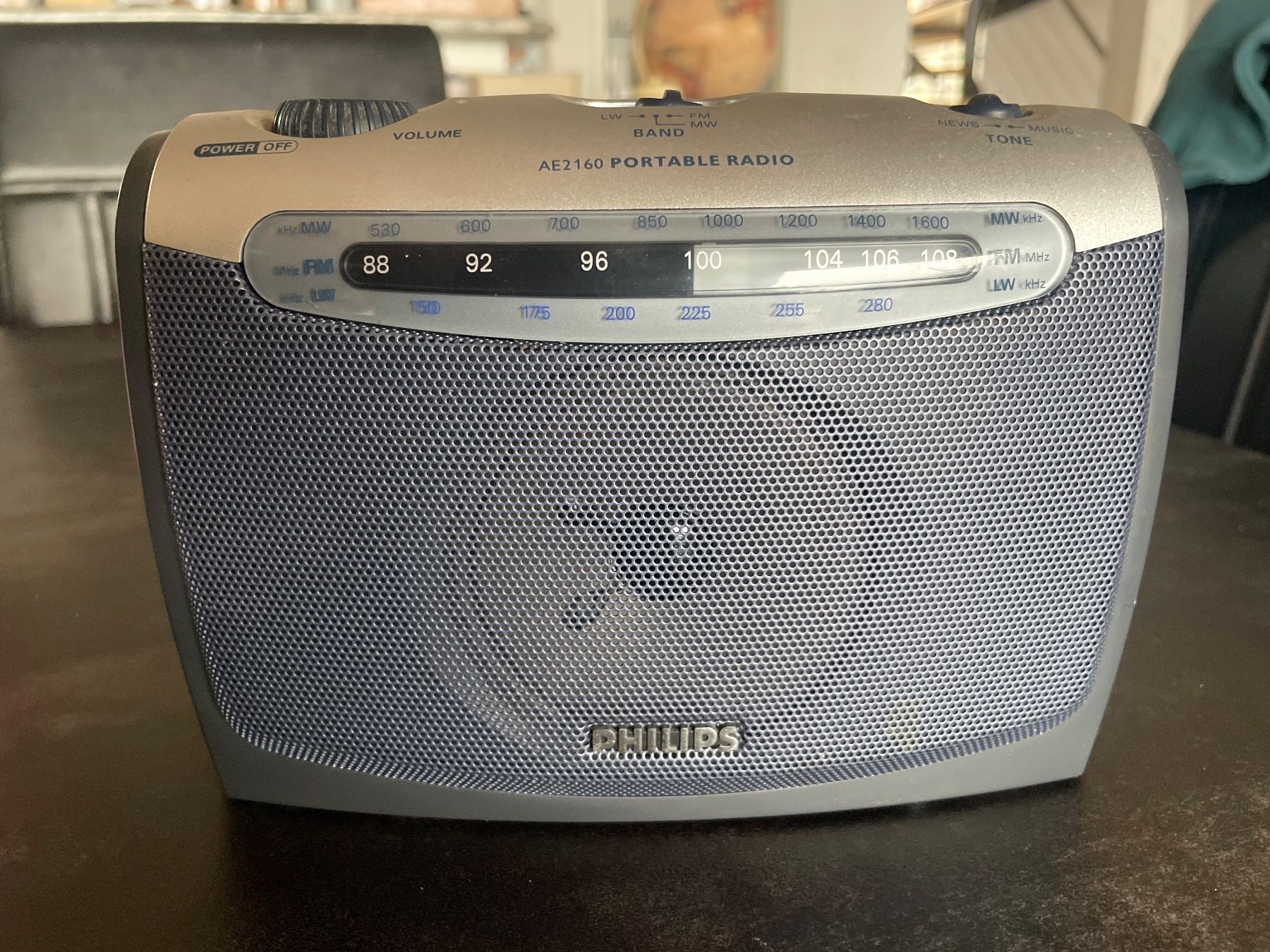 Philips Radio: Ancienne Radio Portable Philips AE2160 – Usato da Vallamand venduto da Bricbracbroc82 1