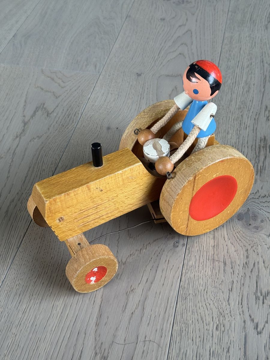 Spielzeuge: Holzspielzeug Traktor, Oldtimer, Vintage – Gebraucht aus Kriens von saintstone 1