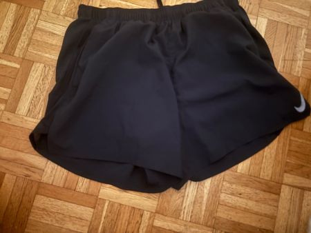 Laufshorts Nike schwarz Grösse M guter Zustand
