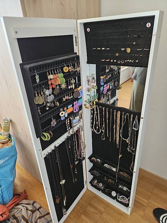 Armadi: Schmuckschrank – Usato da Emmenbrücke venduto da Bluberli 1