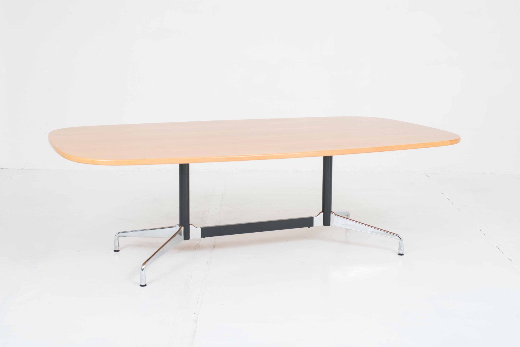 Vitra Tables: Vitra Segmented Table von Charles & Ray Eames, 230cm x 137cm – D'occasion à Zürich par STUZH38 1