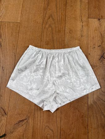 Shorts Weiss mit Blumenmuster Grösse S