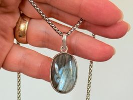 Pendentif Labradorite et chaîne. Oval.