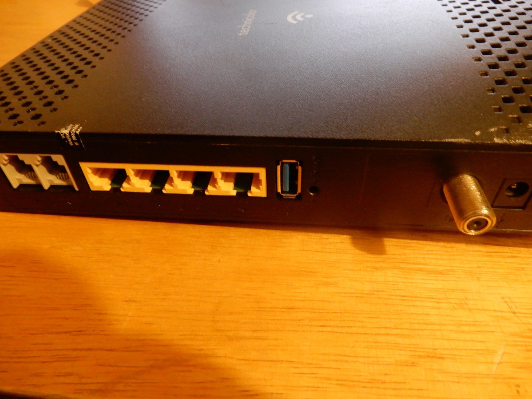 Modem & Router: Technicolor Internet Router, Schwarz, Günstig! – Usato da Worben venduto da MaKo3252 1