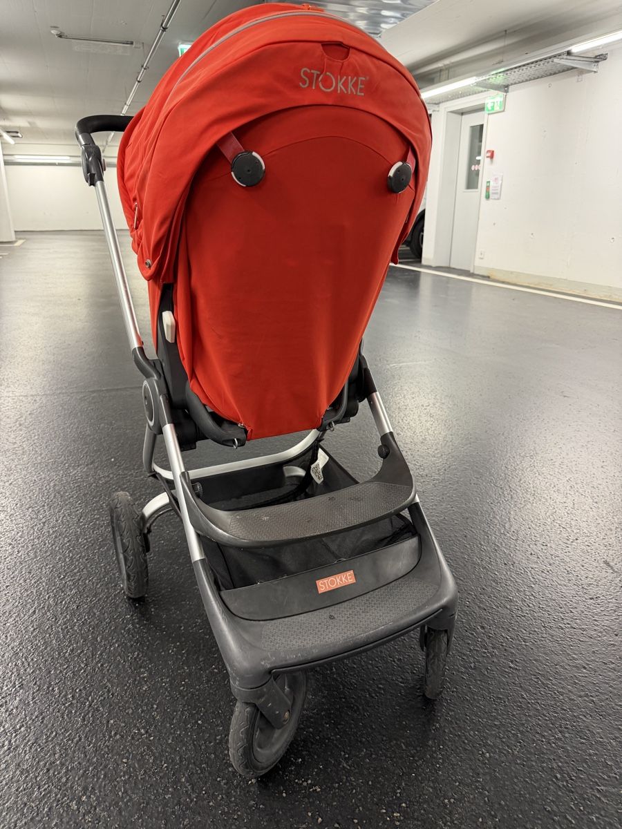 Stokke Poussette: Poussette Stokke rouge orangé  – D'occasion à Bulle par Re-a-loved 1