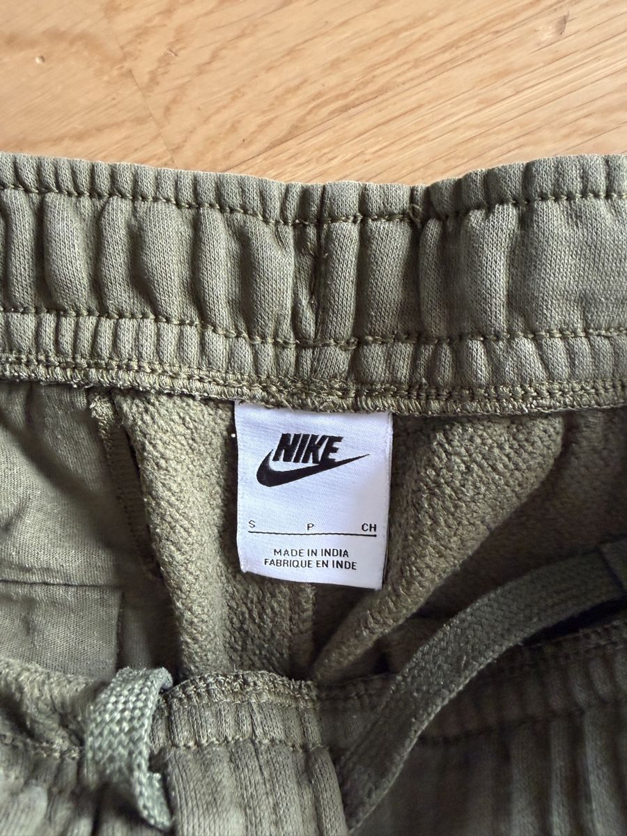 Nike Hosen: nike trainerhose (s) – Gebraucht aus Freidorf TG von driftingforthrifting 1