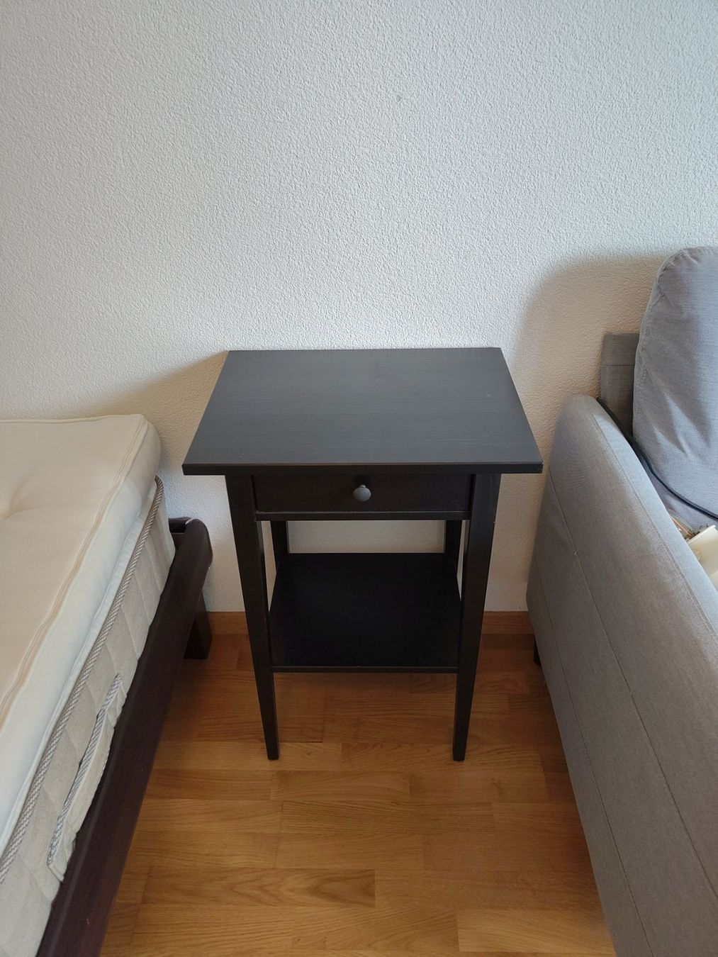 Ikea Tables de nuit: IKEA - Hemnes Nachttisch – D'occasion à Ostermundigen par man_7dlv