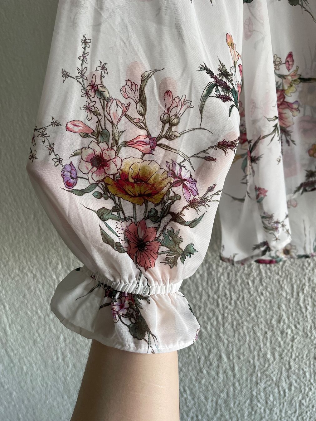 Camicette: Wunderschöne weisse Bluse mit Blumenmuster – Nuovo e nell'imballaggio originale da Rapperswil SG venduto da Letas_closet 2