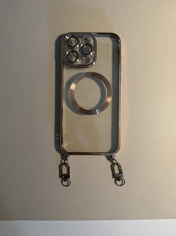 Cover & Protezioni schermo: iPhone 15 Pro Max mit 5 Handyhüllen – Usato da Niederuzwil venduto da Lisascloset 3