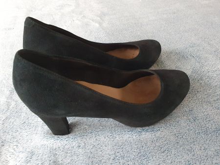 Schwarze Wildleder Pumps, Gr. 41 / 42, kleines Plateau