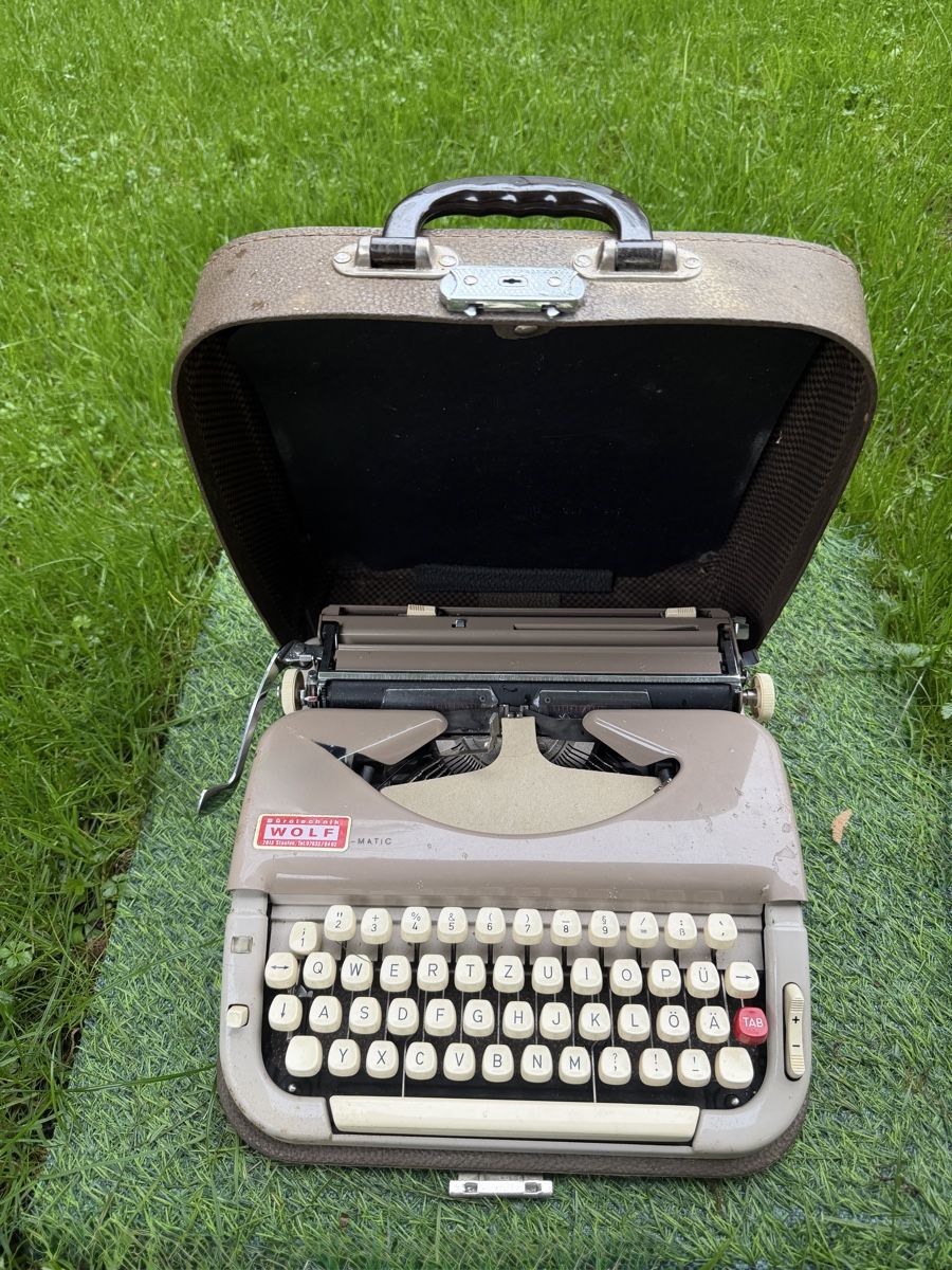 Macchine da scrivere: Machine à écrire ancienne vintage  – Usato da Renens VD venduto da LSD.007 2