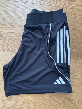 ⚽️ ADIDAS Damen Sport Shorts schwarz Gr. S – NEU