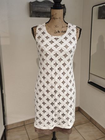 Sommerliches Spitzenkleid von Apricot weiss/braun Grösse M