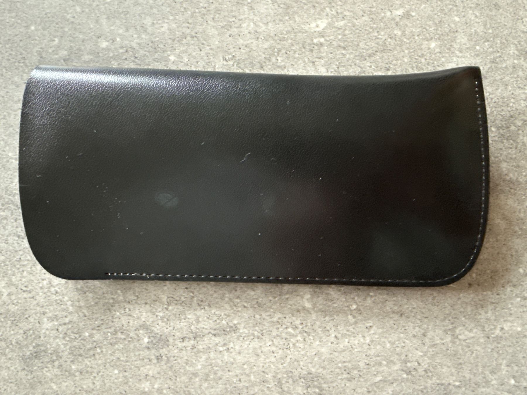 Autres vêtements & accessoires: Heuser Brillenetui Schwarz Kunststoff & Putztuch – D'occasion à Niederbüren par funkel06 2