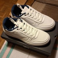 Weisse Herren Sneaker Grösse 43 Bequem für den Frühling Neu!