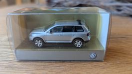 Modellauto VW Touareg silber in OVP top Zustand